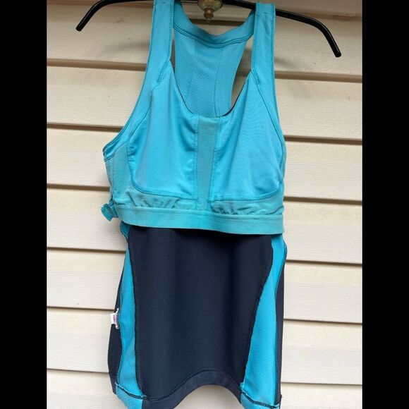 Puma teal with gray workout top, supported bra with adjustable hooks, Medium - Picture 6 of 10
